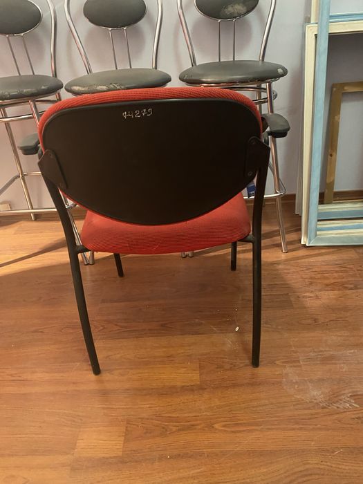 Стулья на раме..