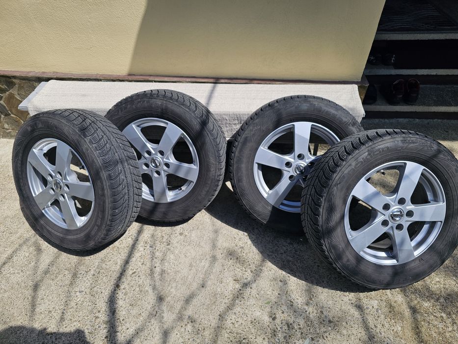 Roți de iarnă 215/55/R16 - jante aliaj + senzori presiune + anvelope Nokian