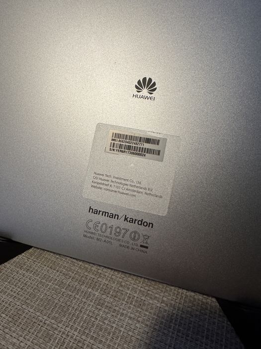 Vând tabletă Huawei MediaPad M2 10.0, model M2-A01L, varianta 4G/LTE.