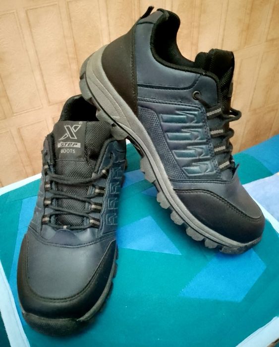 Продаю мужские водонепроникающие кросовки