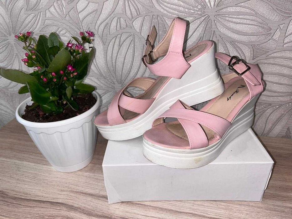 Женские босоножки, 39 р-р, розового цвета, на платформе