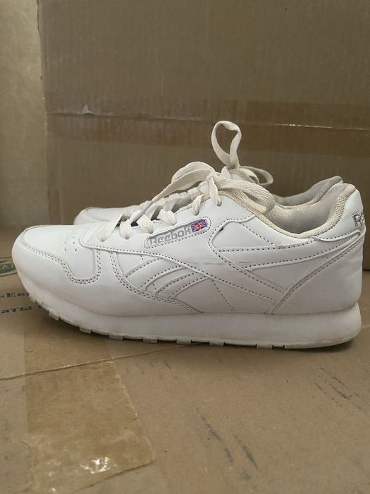 Обувь женская (кроссовки)