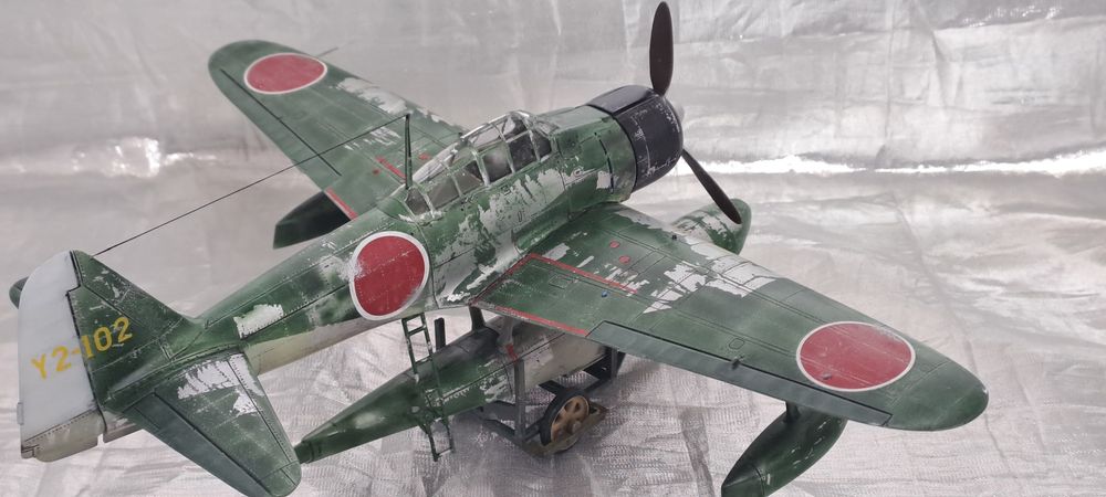 Сборная модель самолёта A6M2N Rufe.