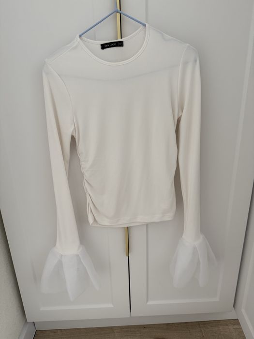 продается белая кофточка