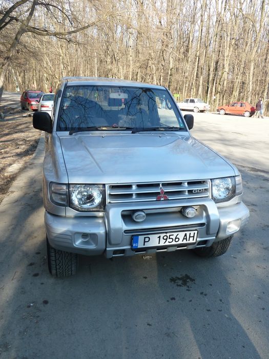 Bara fata Mitsubishi Pajero MK2 - versiunea cu aripi bombate