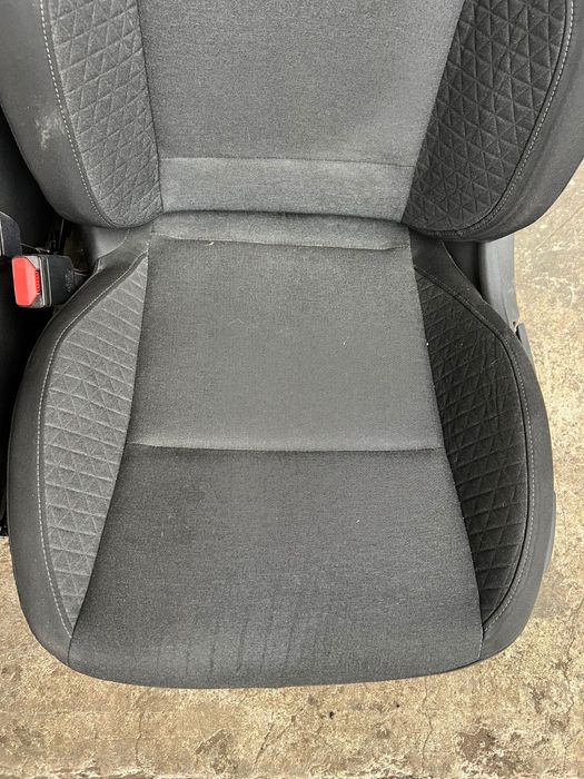 Предни седалки Renault Clio V 2021 Рено Клио 5 с забележки ном 773