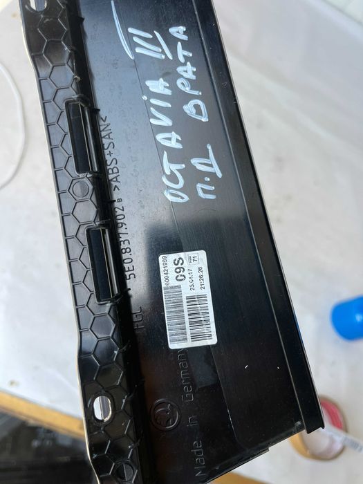 Лаисна за врата Skoda Octavia 3