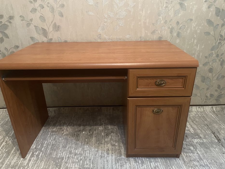 Стол с ящиками выдвижными