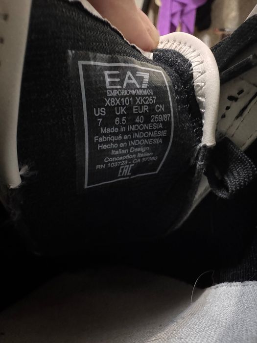 Emporio Armani EA7.
EA7 Runner / Retro Runner