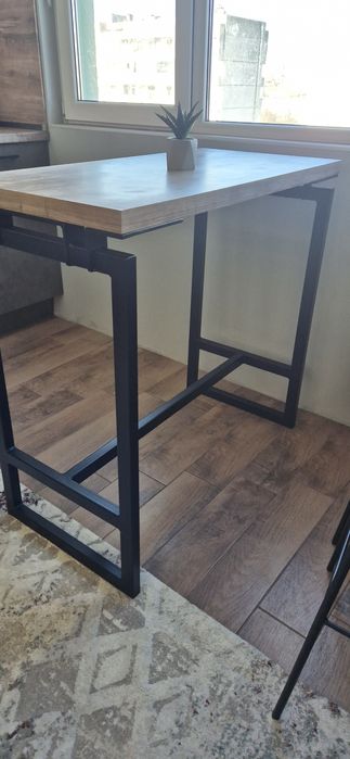 Продавам бар маса