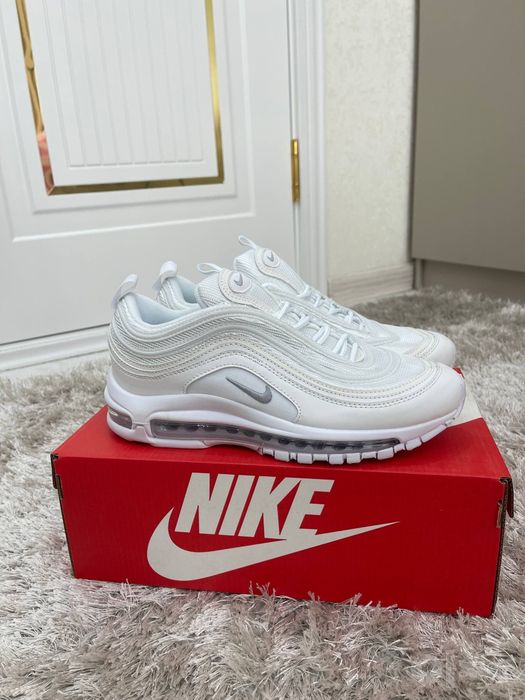 В продаже кроссовки Nike