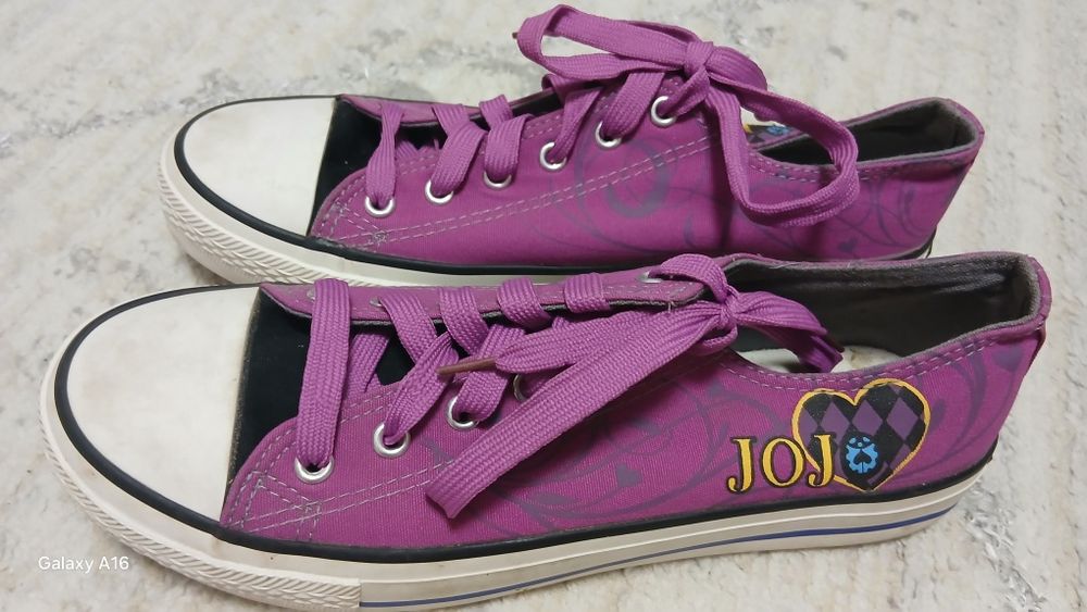 кроссовки с JoJo