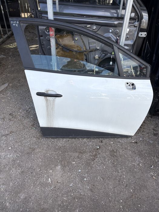 Врата предна дясна Renault Clio 2017год.