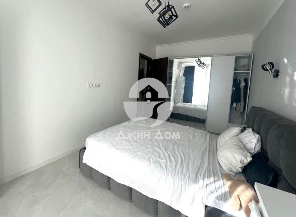 Продава се Тристаен апартамент в Бургас, Славейков - 90 кв.м за 3234 €/кв.м - Снимка #9