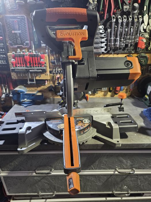Fierastrau circular stationar Evolution R255SMS