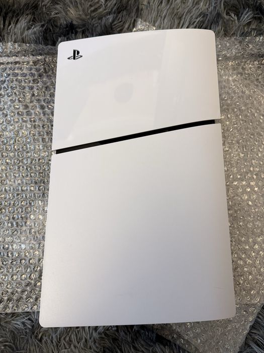 PS5 Slim cu Disc (1TB) - Ca Nouă, Puțin Folosită + Controler
