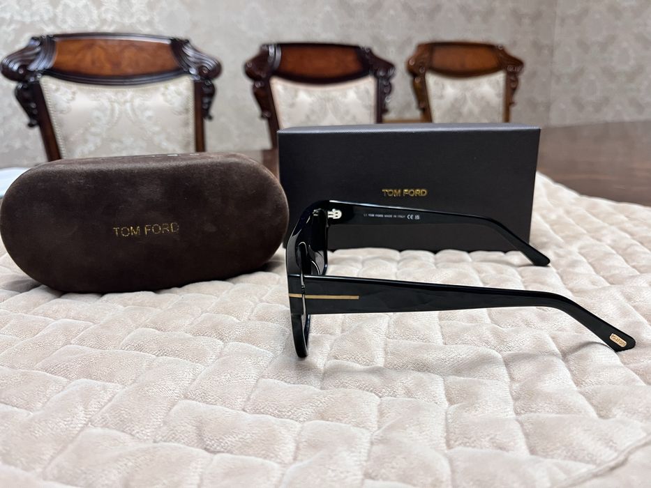 Солнцезащитные очки Tom Ford