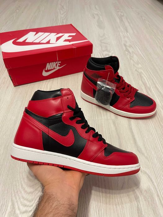 Adidasi Nike Air Jordan 1 HIGH Black/Red- Varsity Red