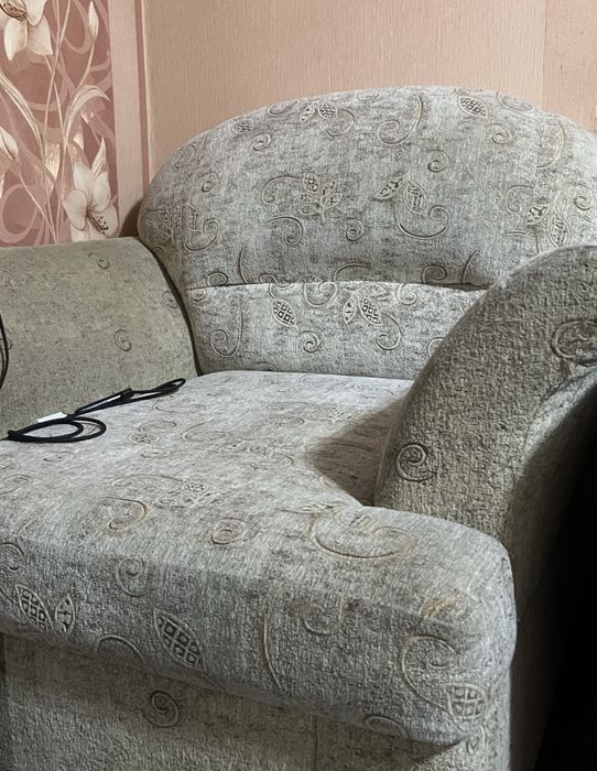 три кресла отдам