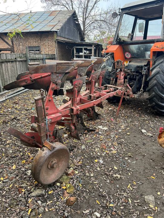 Vând plug reversibil cu 3 trupițe