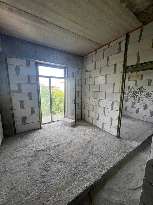 1-Мактаб рўпарасида 1 хона 2 хона килинган квартира