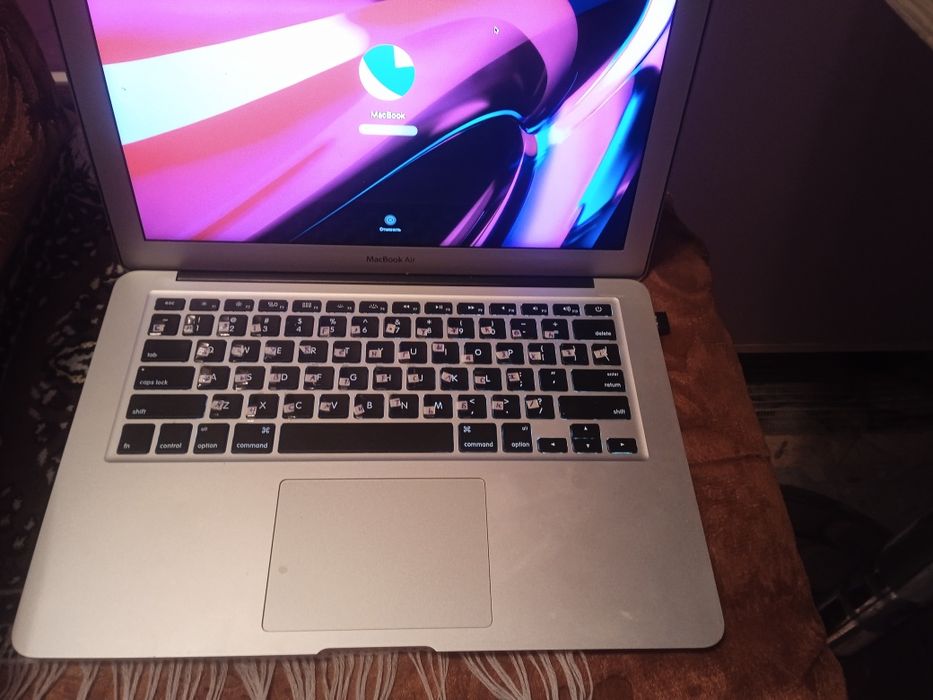 Продам makbook air 13