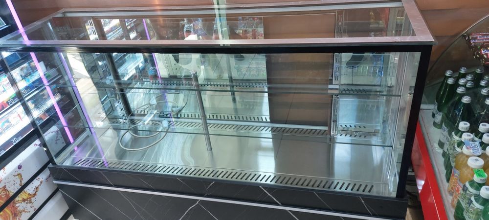 Сотилади! Витрина холодилник янги.