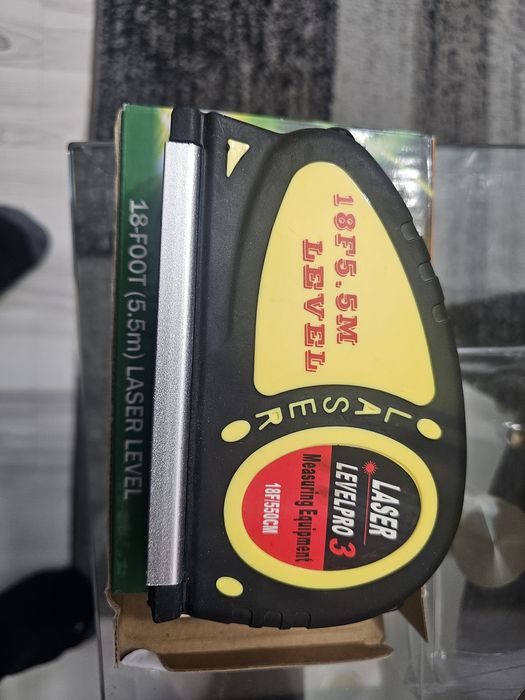 Nivela cu laser roșu