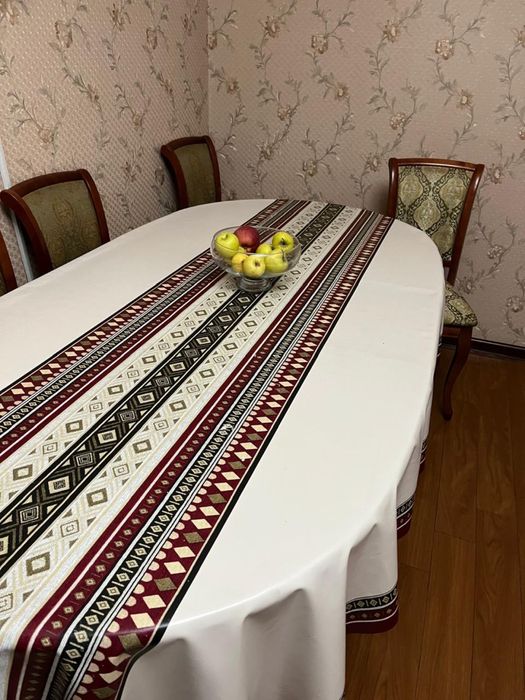 Продам стол с 6 стульями