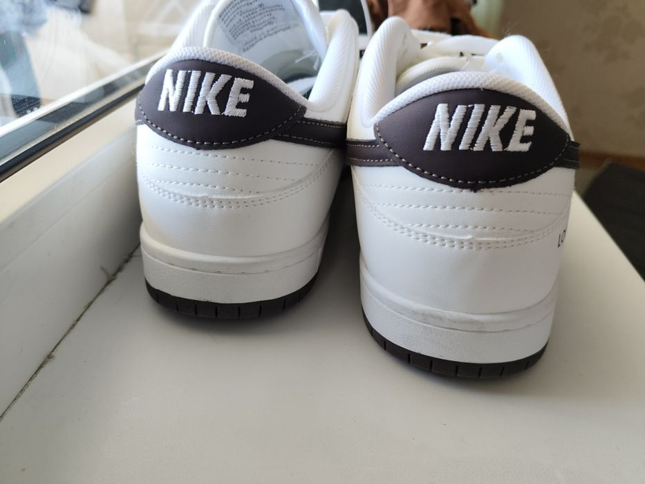 Аяқ киім сатылады