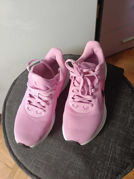 Маратонки NIKE розови