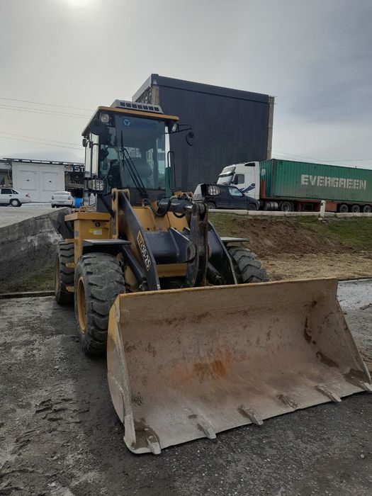 Lepxir  (pagruzchik-ekskvator) xizmatlari ko'rsatamiz...