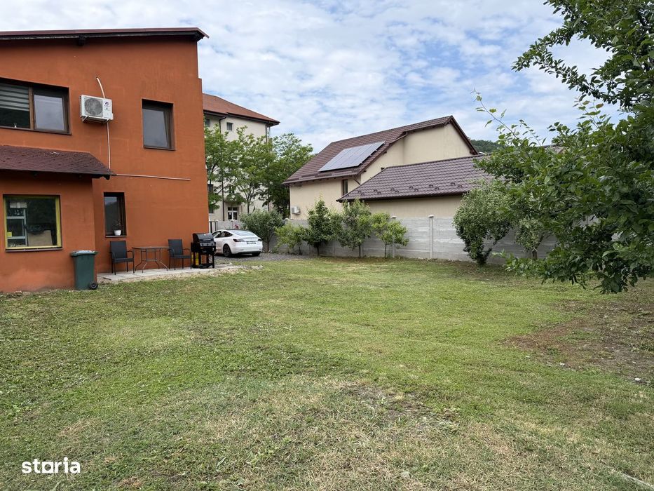 Casă de vânzare + Spațiu Comercial | 220 mp utili | curte 555 mp |