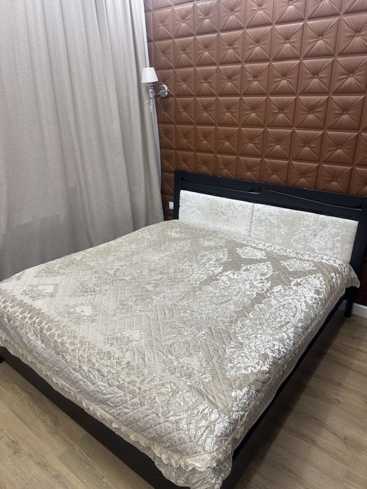 продаю кровать с матрасом