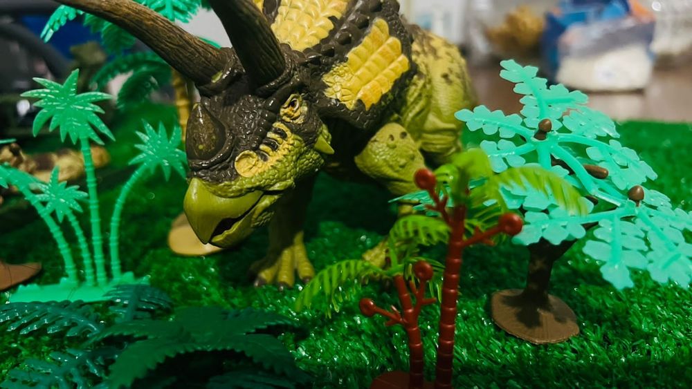 Динозавр трицератопс