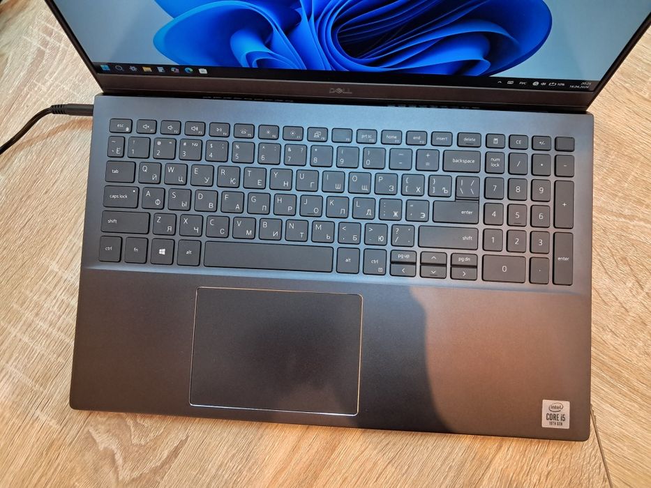 • Laptop Dell Vostro (Темно Серый)