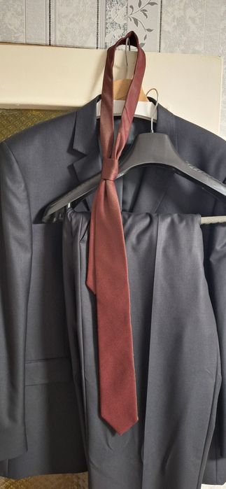 Мъжки костюм черен 56/182 номер