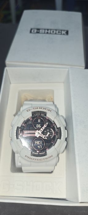 G-SHOCK дамски часовник бял
