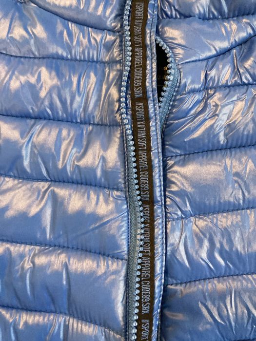 Синьо яке – леко и топло, с качулка