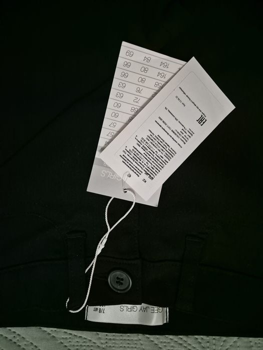 Продам новые джинсы для девочек рр 128