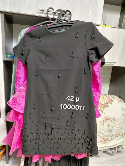 Продам новые платья