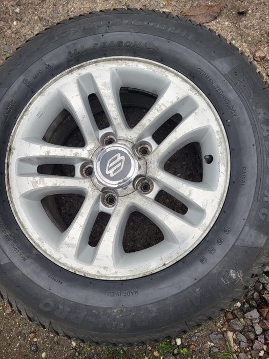 Jante aliaj cu anvelope de iarna 235/60 R16