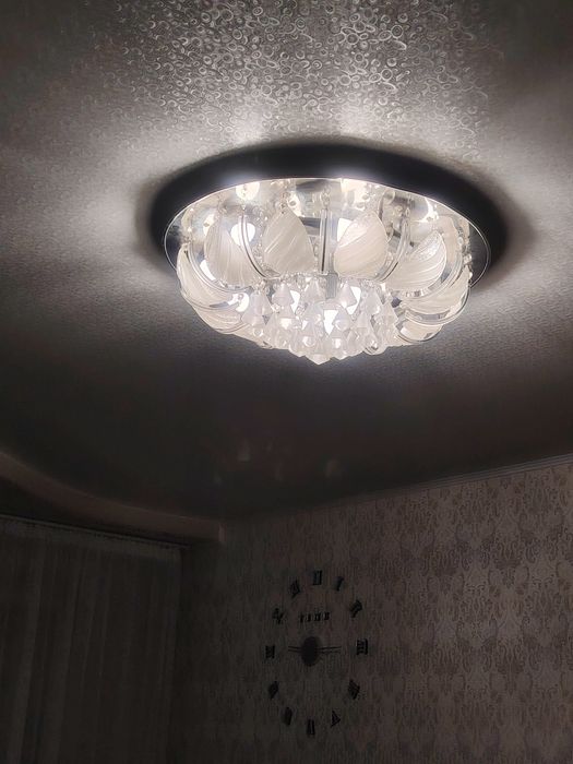 Продам люстру в отличном состоянии