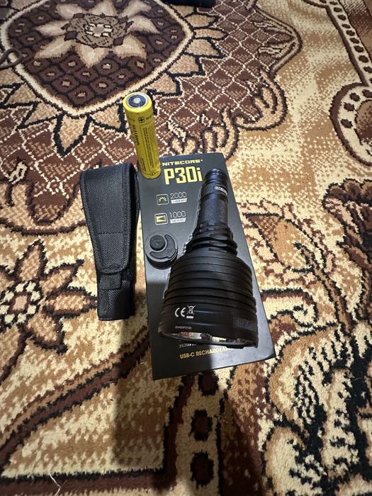 Lanterna Nitecore P30i