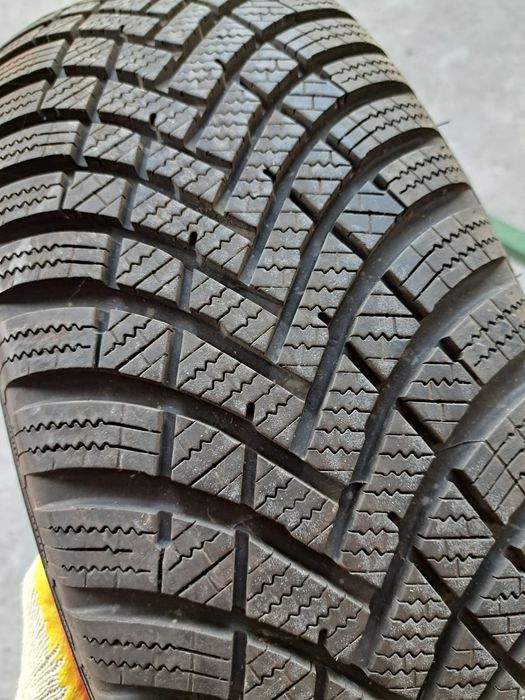 1 anvelopă iarnă 215 65 r16 Hankook