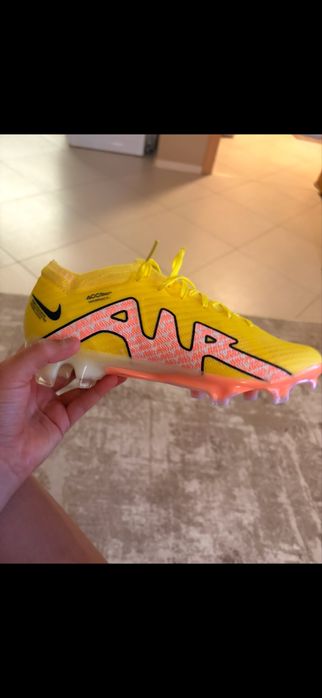 Бутонки Nike жълто