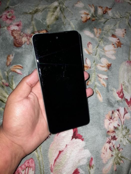Infinix smart 8 , yaxshi holatda , narxi kelishiliadi