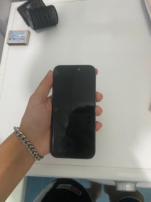 Айфон 15про, на гарантии