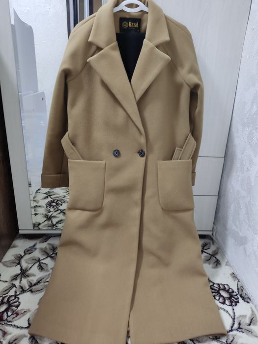 Пальто сотилади.