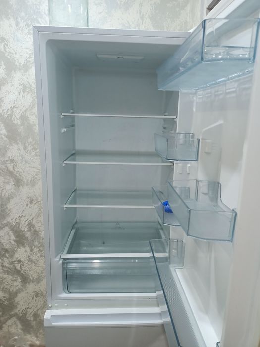 Продам холодильник .